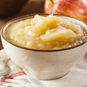 Compote de pommes maison avec morceaux